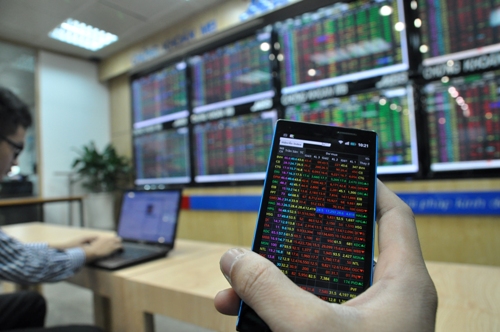 Quan điểm thận trọng nhìn nhận có nhiều yếu tố tác động lên thị trường những tháng cuối năm. Khả năng kích thích tăng trưởng kinh tế bằng kênh tín dụng không còn rộng rãi như nửa đầu năm, khi áp lực lạm phát tăng lên.