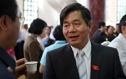 Từng đề cập sự ngập ngừng, thiếu nhất quán về nhiều vấn đề trong đổi mới
 thể chế kinh tế, một thành viên khác của Chính phủ, Bộ trưởng Bộ Kế 
hoạch và Đầu tư Bùi Quang Vinh ở nhiều diễn đàn đều nhấn mạnh sự cấp 
thiết phải cải cách thể chế kinh tế.