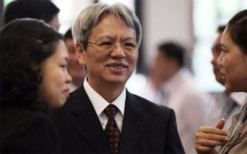 TS. Nguyễn Sỹ Dũng, Phó chủ nhiệm Văn phòng Quốc hội (giữa).<br>