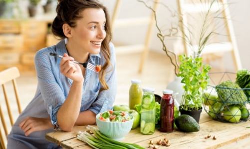Cách để ăn uống lành mạnh tại nơi làm việc