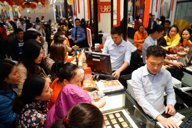 Ngày vía Thần Tài: heo vàng đắt khách - Ảnh 1.