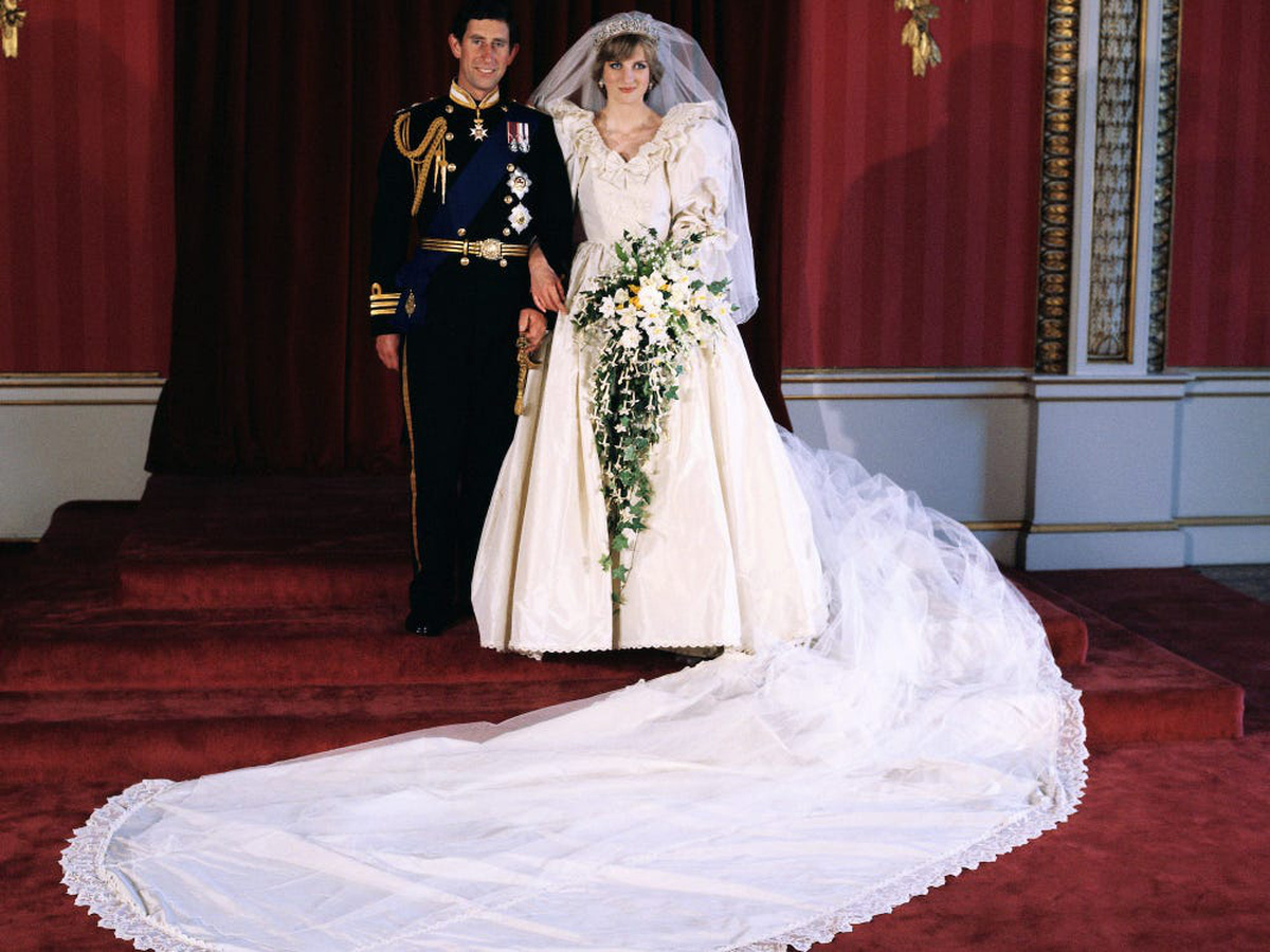 Váy cưới của Công nương Diana được trưng bày tại Cung điện Kensington