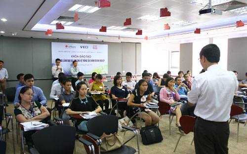 Chương trình được tổ chức dưới dạng một khóa đào tạo thực tế, với những kiến thức chuyên ngành và đặc thù.