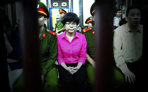 Nhiều báo, nhiều người quan tâm đến vụ án vẫn hỏi: vì sao một người phụ 
nữ bé nhỏ lại có thể lừa đảo và chiếm đoạt tới gần 4.000 tỷ đồng, qua 
mặt một loạt ngân hàng và tổ chức gửi tiền?