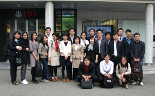 Chuyến thăm Ngân hàng UBS của học viên chương trình Thạc sĩ quản trị kinh doanh chuyên
 ngành Tài chính Ngân hàng&nbsp; (Executive MBA in Finance &amp; Banking) 
trong thời gian 3 tuần học tập và thăm quan thực tế tại Thụy Sỹ.<br>