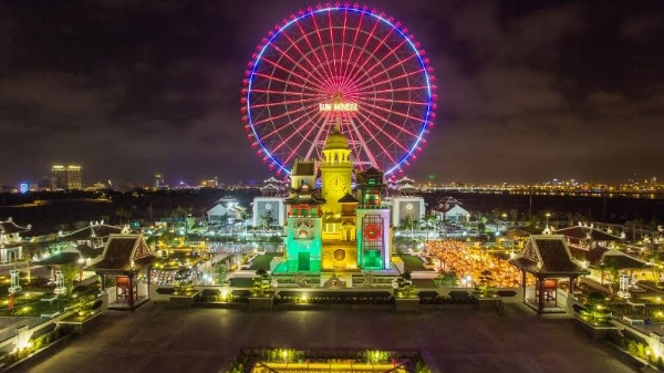 Cận cảnh con đường đèn lồng dài nhất Việt Nam