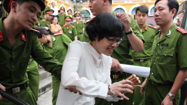 Vậy thì Huyền Như chiếm đoạt tiền của ai?