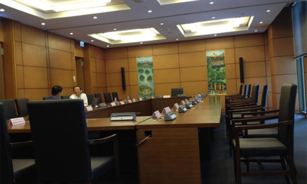 Sau giờ giải lao sáng thứ Bảy (23/5), không phải chỉ một tổ thảo luận nghỉ luôn như thế này - Ảnh Minh Thúy.