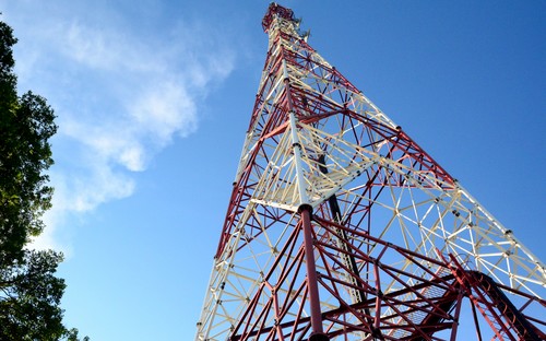 Muốn có chất lượng 3G tốt, số trạm phải phủ sóng phải dày đặc để khoảng 
cách giữa thiết bị và trạm thu phát sóng luôn gần nhau -&nbsp; Ảnh: Nguyễn Lê.