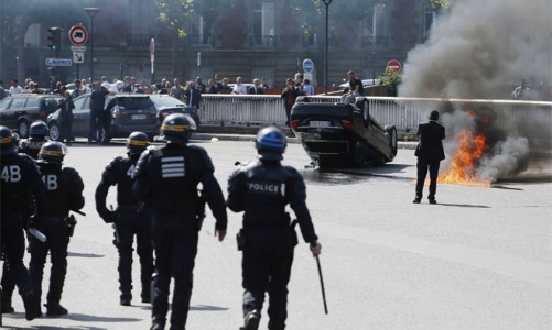 Chùm ảnh tài xế taxi Pháp đập phá xe Uber