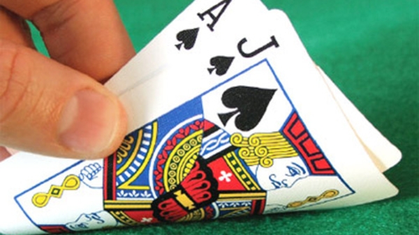 Đề nghị bỏ tội danh đánh bạc: “Có tiền thì đánh”