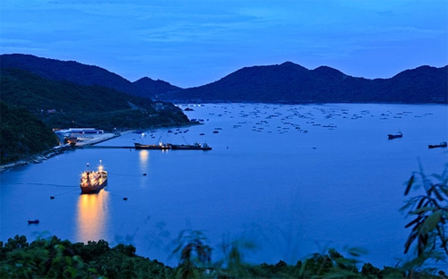 Vịnh Vũng Rô, tỉnh Phú Yên. Nếu được thực thi, dự án bất động sản này sẽ là một dự án “tỷ đô” nữa ở 
Vũng Rô. Dự án lọc dầu Vũng Rô có vốn đầu tư khoảng 3,2 tỷ USD cũng đã 
được khởi động vào cuối năm ngoái.