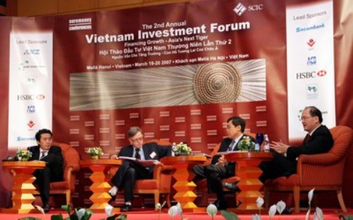 Là tạp chí có tiếng về kinh tế - tài chính, trụ sở tại Anh, ra đời từ năm 1969, Euromoney thường xuyên tổ chức các hội nghị, diễn đàn kinh tế lớn tại nhiều quốc gia trên thế giới, thông qua một công ty con là Euromoney Conferences.