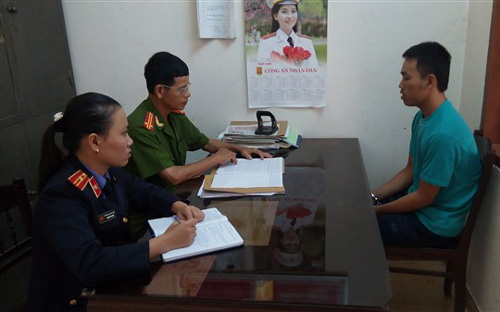 Cơ quan thẩm tra cho rằng, theo quy định hiện hành thì việc khai hoặc không khai và khai báo như thế nào được coi là quyền, không phải là nghĩa vụ của người bị bắt, bị tạm giữ, bị can, bị cáo.