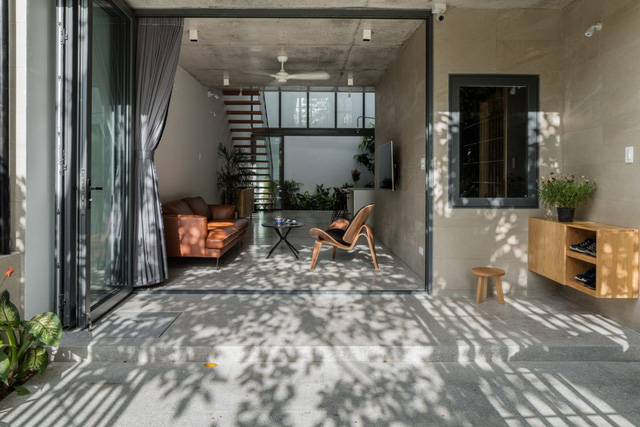 Ngôi nhà sáng sủa lấy gian bếp làm trung tâm ở Quy Nhơn - Ảnh 1.