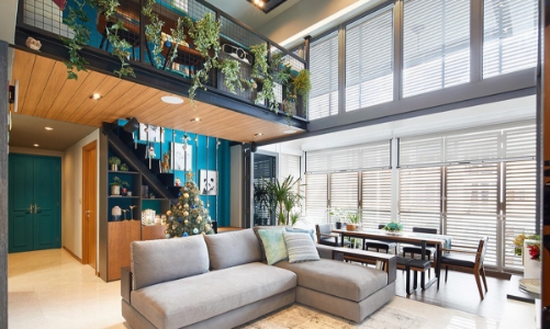 Căn hộ với gác lửng đầy cây và ánh sáng