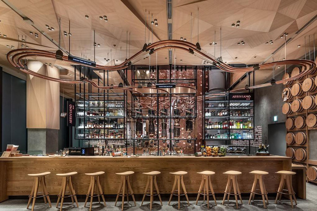 Tham quan cửa hàng Starbucks lớn nhất thế giới - Ảnh 4.