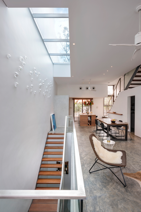 Căn hộ lofthouse màu trắng phong cách - Ảnh 1.