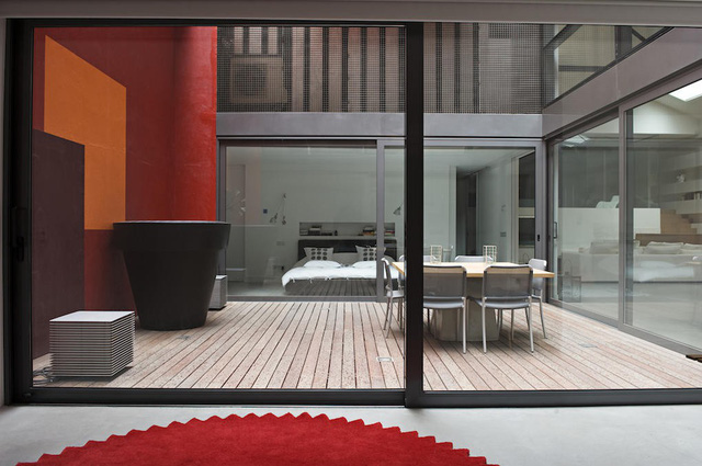 Cải tạo garage cũ thành căn hộ siêu sang - Ảnh 1.