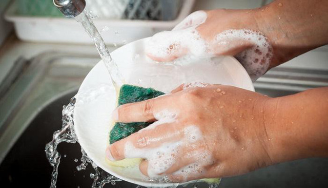 7 món đồ trong bếp cần vệ sinh hàng ngày - Ảnh 1.