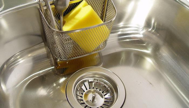 7 món đồ trong bếp cần vệ sinh hàng ngày - Ảnh 2.