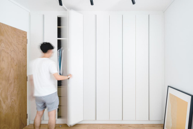 Căn hộ tối giản với nội thất gỗ dán - Ảnh 6.