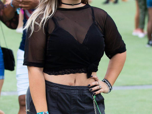 12 món đồ trong tủ quần áo năm 2020 bạn nên loại bỏ - Ảnh 11.