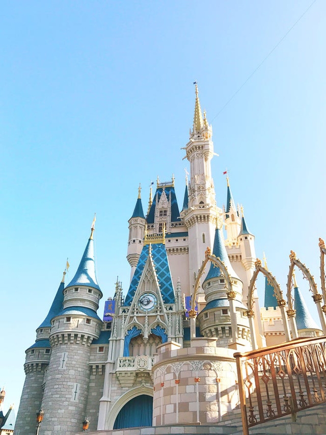 Những bí mật có thể bạn chưa biết về các lâu đài Disney trên khắp thế giới - Ảnh 11.