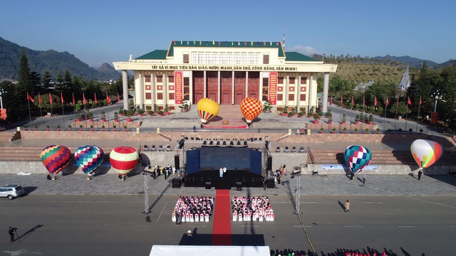 Đến Lai Châu khai mạc giải dù lượn và ngắm khinh khí cầu - Ảnh 3.
