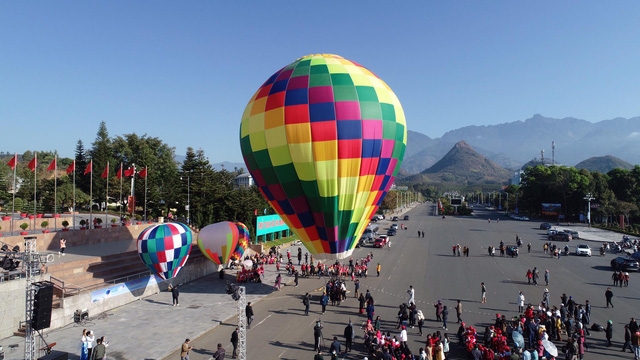 Đến Lai Châu khai mạc giải dù lượn và ngắm khinh khí cầu - Ảnh 4.