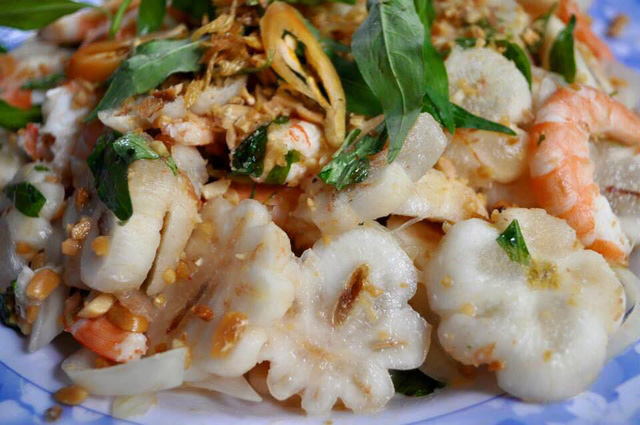 Về Bình Dương ăn gỏi gà măng cụt - Ảnh 7.