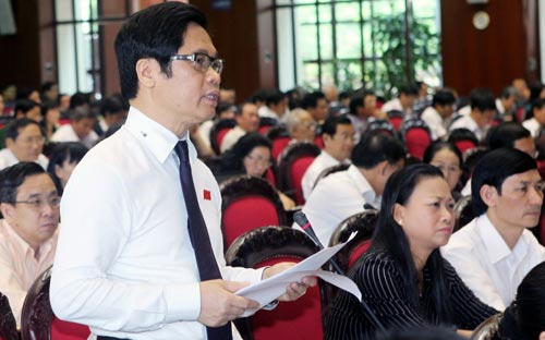 Chủ tịch Phòng Thương mại và Công nghiệp Việt Nam (VCCI) Vũ Tiến Lộc cho rằng rất cần tìm những lối ra cho nền kinh tế để tránh tình trạng lệ thuộc “bỏ tất cả trứng vào chung một giỏ” như hiện nay.