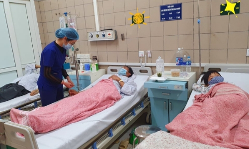 Cả gia đình cùng nhập viện sau bữa ăn trưa với nấm