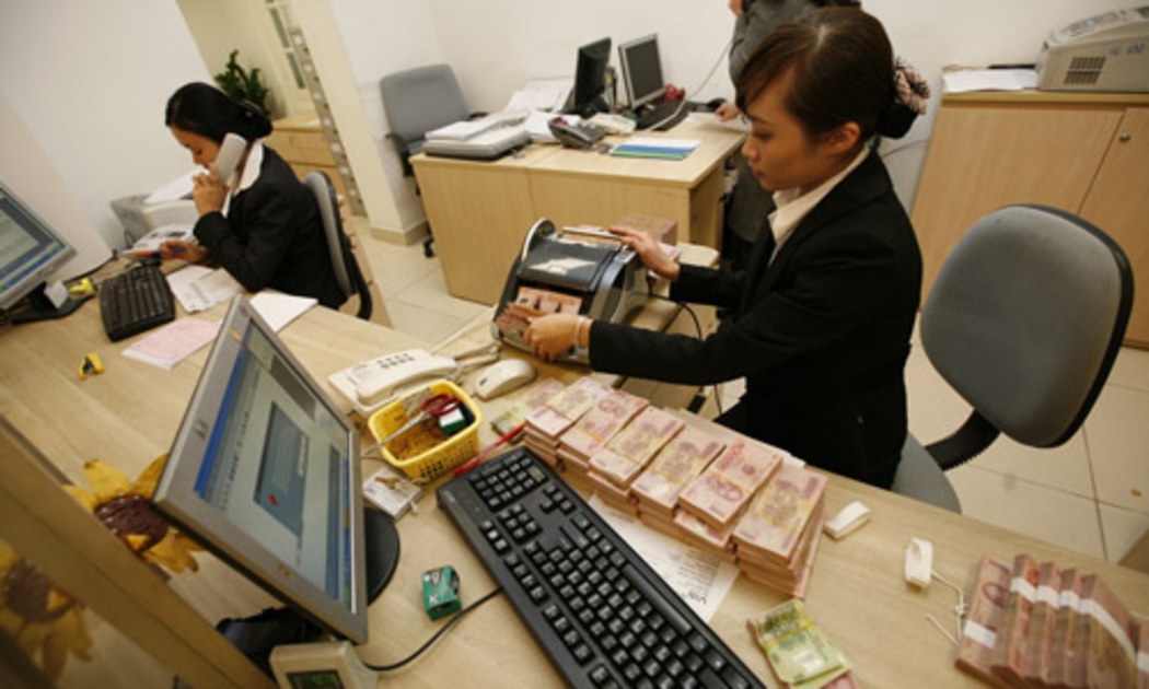 Trong tổng số nợ cơ cấu lại hơn 300 nghìn tỷ đồng thì có khoảng 157 nghìn tỷ, theo đánh giá của Ngân hàng Nhà nước, nếu không tiến hành cơ cấu lại nợ thì đã trở thành nợ xấu. Đó cũng là một tiềm năng chuyển thành nợ xấu và làm cho nợ xấu tăng lên.