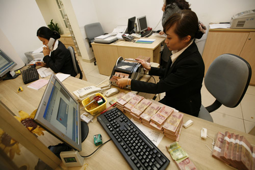 Trong tổng số nợ cơ cấu lại hơn 300 nghìn tỷ đồng thì có khoảng 157 nghìn tỷ, theo đánh giá của Ngân hàng Nhà nước, nếu không tiến hành cơ cấu lại nợ thì đã trở thành nợ xấu. Đó cũng là một tiềm năng chuyển thành nợ xấu và làm cho nợ xấu tăng lên.