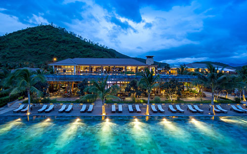 "Amiana Resort đã tạo ra một sản phẩm có sự kết hợp độc đáo giữa phong 
cách kiến trúc, sự đa dạng và cao cấp của các dịch vụ ẩm thực, spa, nghỉ
 dưỡng...".