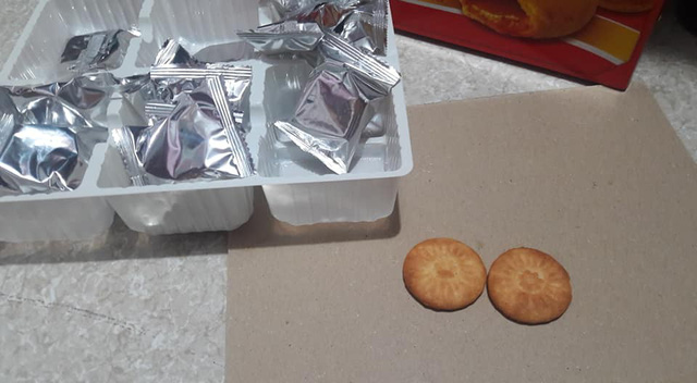 Tiền thật mua bánh kẹo nhái và nỗi bức xúc của người tiêu dùng - Ảnh 3.