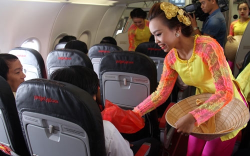 Thời gian bay được áp dụng từ 17/10 đến 31/12/2014 đối với đường Hà Nội -
 Cần Thơ và từ ngày 26/10 - 31/12/2014 đối với đường Hà Nội - Bangkok. 