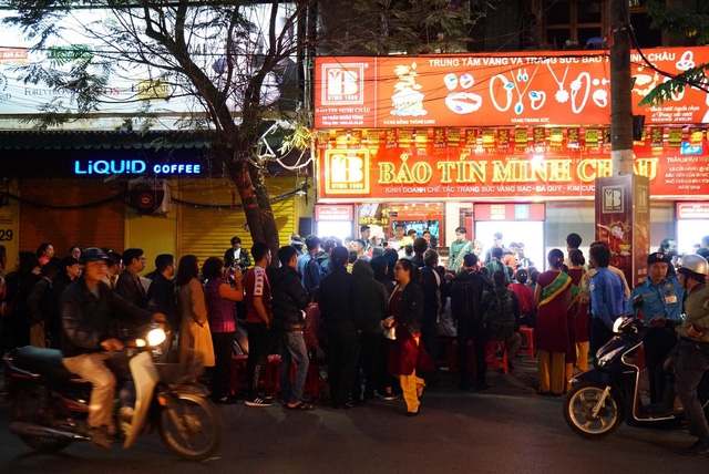 Ngày vía Thần Tài: heo vàng đắt khách - Ảnh 2.