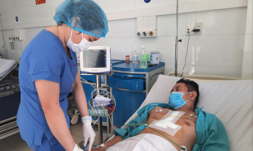 Ca phẫu thuật 8 giờ đồng hồ cứu sống bệnh nhân sốc tim nguy kịch