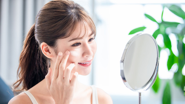 Vì sao bạn nên sử dụng sản phẩm chăm sóc da chống ánh sáng xanh? - Ảnh 1.