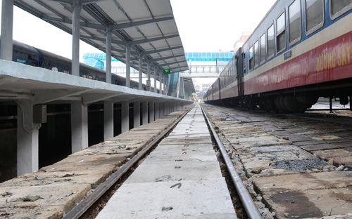 Tư nhân sẽ tham gia đầu tư, thay tấm áo "quốc doanh" của các nhà ga đường sắt hiện nay - Ảnh: Quý Đoàn.<br>
