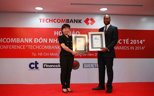 Techcombank nhận 10 giải thưởng quốc tế 2