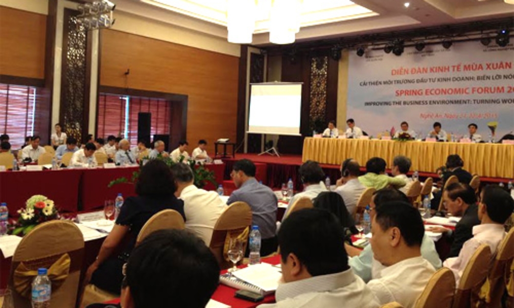 Phiên thảo luận sáng 21/4 tại Diễn đàn Kinh tế Mùa xuân 2015, tổ chức ở thành phố Vinh, Nghệ An.