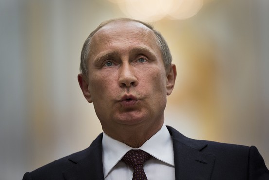 Tổng thống Nga Putin. Đang có những đồn đoán cho rằng, Nga sẽ cắt
 cung cấp khí đốt cho châu Âu vào mùa đông năm nay để trả đũa các lệnh 
trừng phạt - Ảnh: AP.<br>