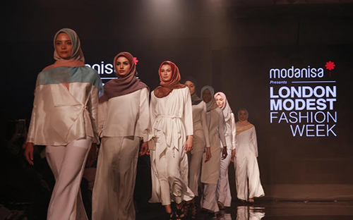 Hijup là khởi nghiệp chuyên bán thời trang cho phụ nữ Hồi giáo - Ảnh: Nikkei.