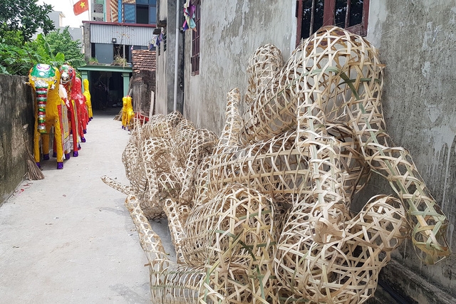 Làng nghề Phúc Am lặng lẽ đón tháng Vu lan - Ảnh 2.