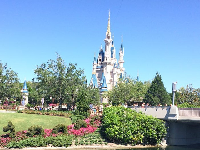 Những bí mật có thể bạn chưa biết về các lâu đài Disney trên khắp thế giới - Ảnh 22.