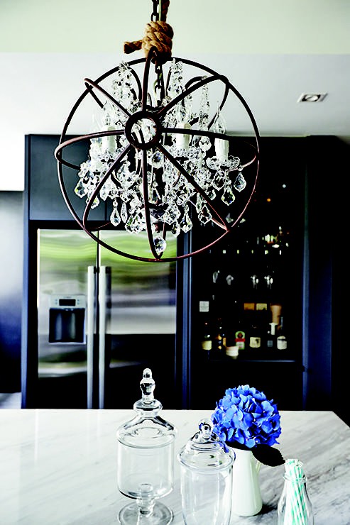 Màu đen cho mảng tường nội thất: có nên không? - Ảnh 5.