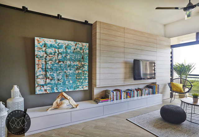 Vách kính trong căn hộ sắc màu - Ảnh 2.